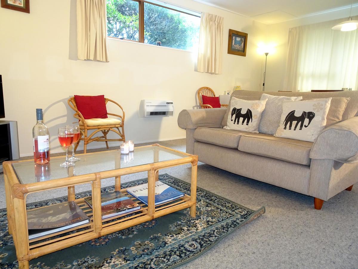 Smokebush Cottage - Holiday Home Exclusively Yours Turangi Exterior photo